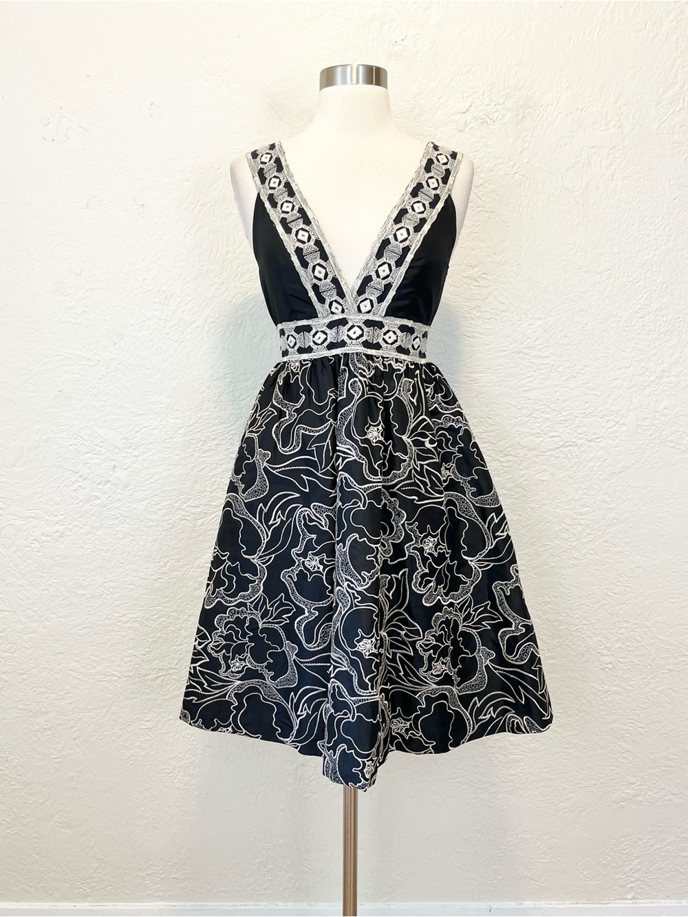 Vivienne Tam Y2K 90s Dress Black Silk Taffeta Embroidered Floral 0